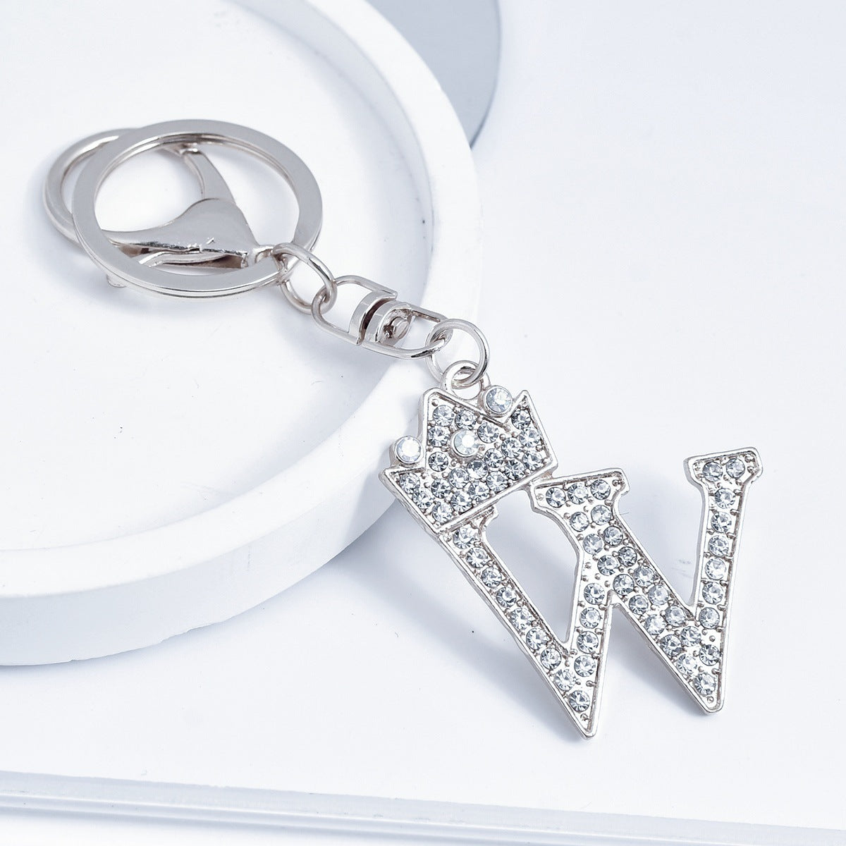 Wholesale Stylish Rhinestone 26 Letter Keychain Zinc Alloy Silver Metal Pendant Car Backpack Accessory Fashion Jewelry Gift For Resale
