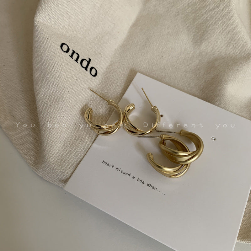 Wholesale Retro Light Luxury Golden c-shaped Earrings