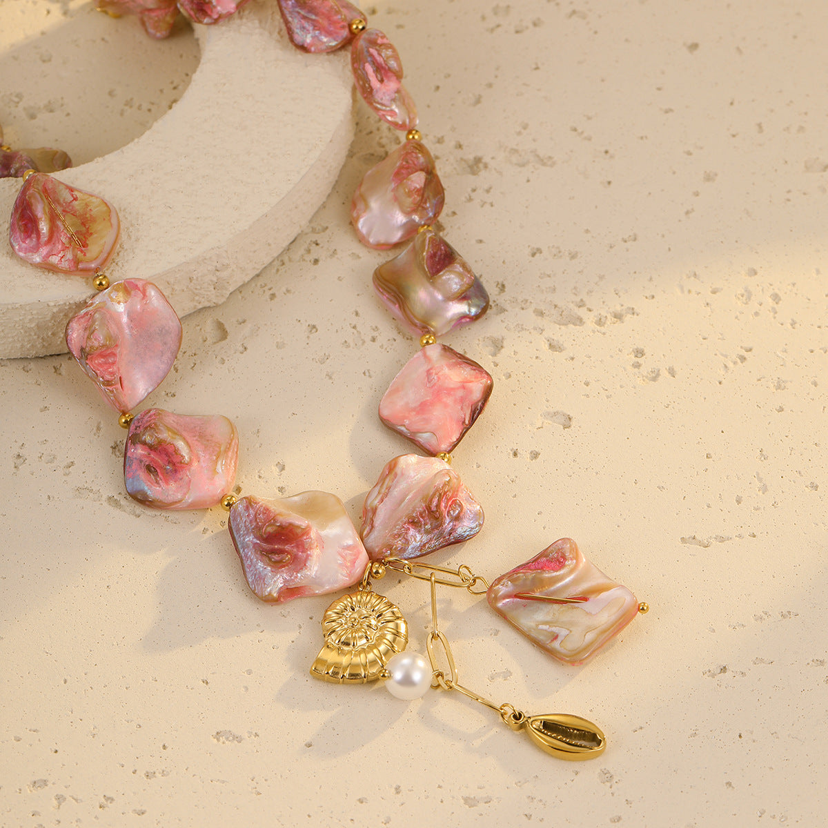 Wholesale beach style pink shell beaded stainless steel conch pearl pendant clavicle chain