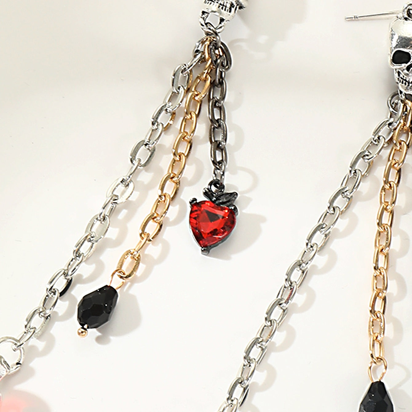Wholesale Stylish Ancient Silver Zinc Alloy Skull Earrings with Red Heart Gem Tassel Fashion Accessory