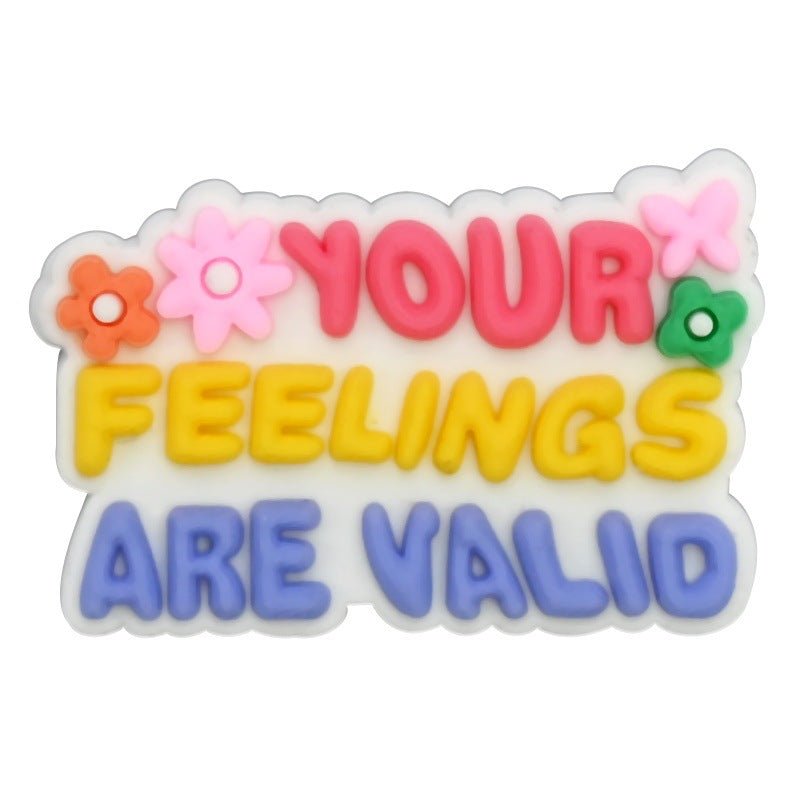 Decorazione casuale all'ingrosso della fibbia della scarpa di gomma morbida del PVC degli zoccoli della serie di frasi inglesi da 100 pezzi