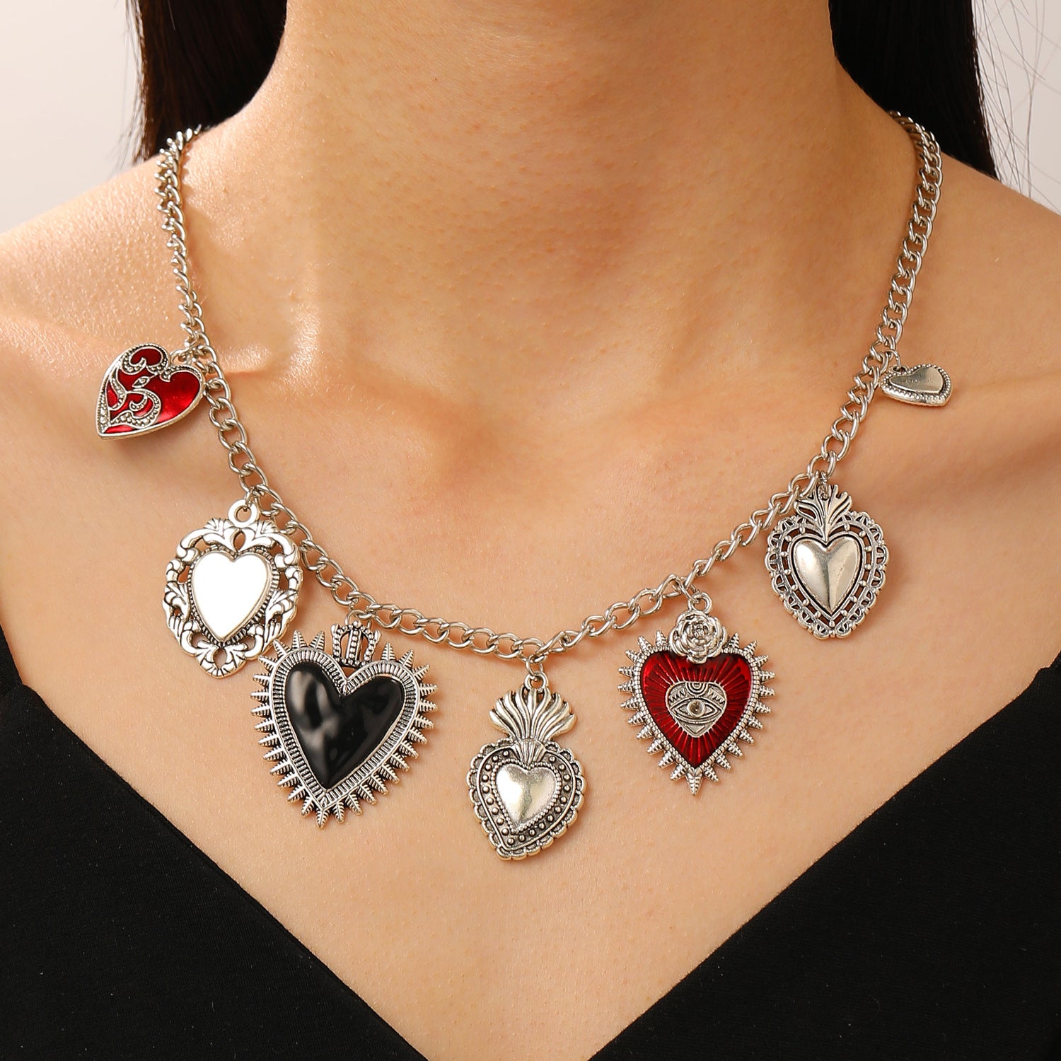Wholesale Retro Religious Sacred Heart Pendant Necklace Heart Shape Alloy Electroplated Design Trendy Jewelry Gift For Women Boutique Resale