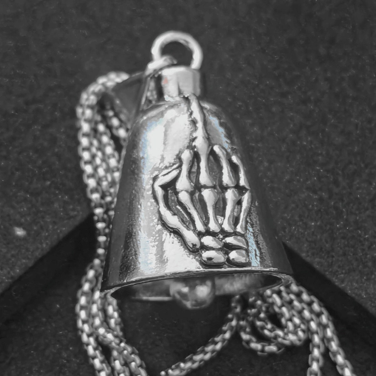 Wholesale  Titanium Steel Retro Punk Skull Palm Necklaces