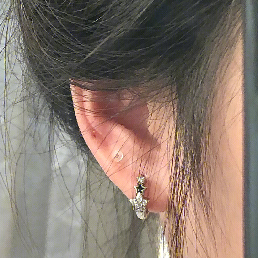 Wholesale Black star earrings with diamonds