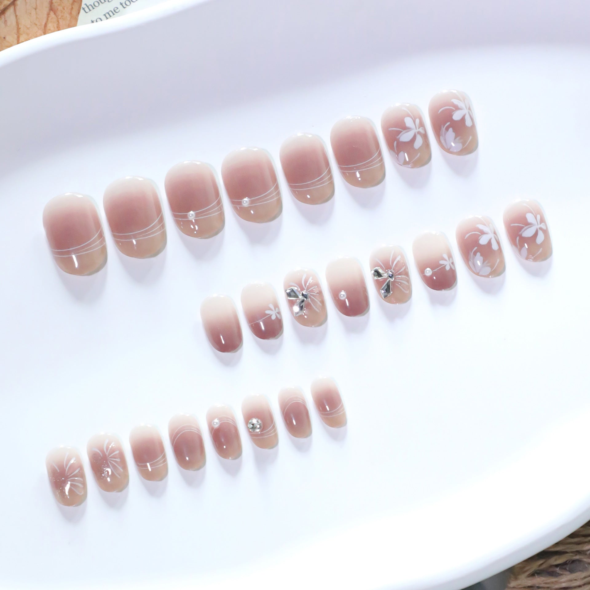 Wholesale 24 Pieces/box White Flower Nails Kits Nail Stickers