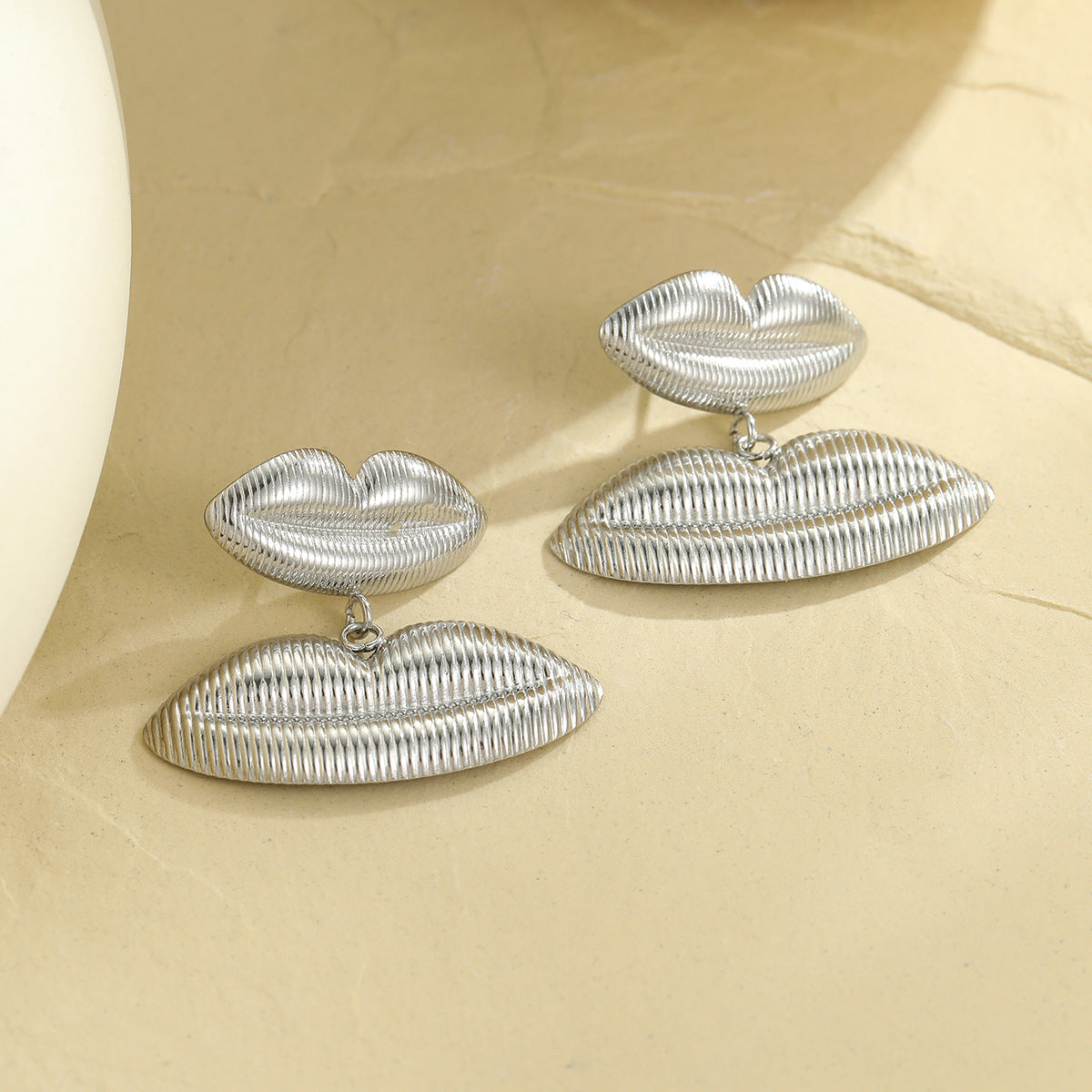 Wholesale  Stainless steel fashion personality lip earrings