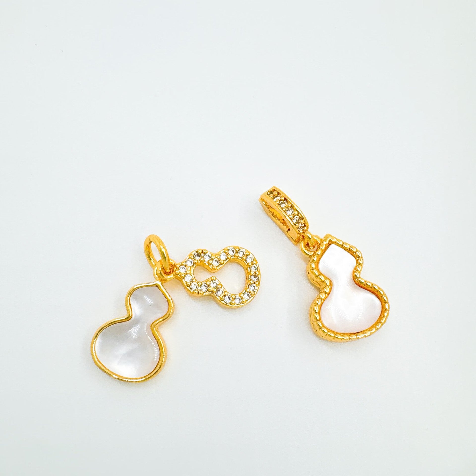 Wholesale Gold Plated Mother-of-Pearl Pendant Necklace Elegant Ins Style Women' s Layering Jewelry