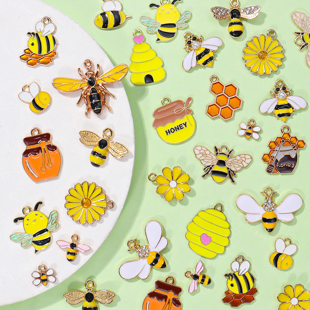 Wholesale 10pcs/pack  Alloy Oil Dripping Cartoon Bee Animal DIY Earrings Keychain Pendant Jewelry Accessories Bag Pendant