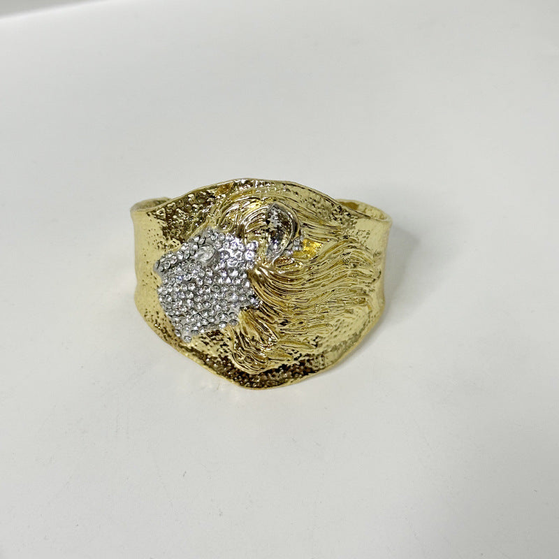 Wholesale  Retro Niche Design Embossed Flash Diamond Lion Head  Wide Bracelet