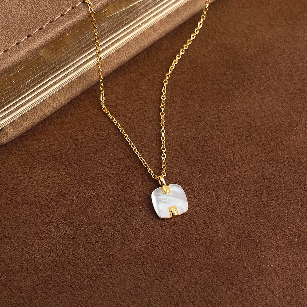 Wholesale Luxury Mother-of-Pearl Necklace for Women,  Fashionable Zirconia Clavicle Chain,  High-End Sweater Chain