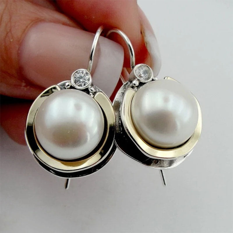 Wholesale  white pearl earrings elegant design round alloy inlaid rhinestone earrings