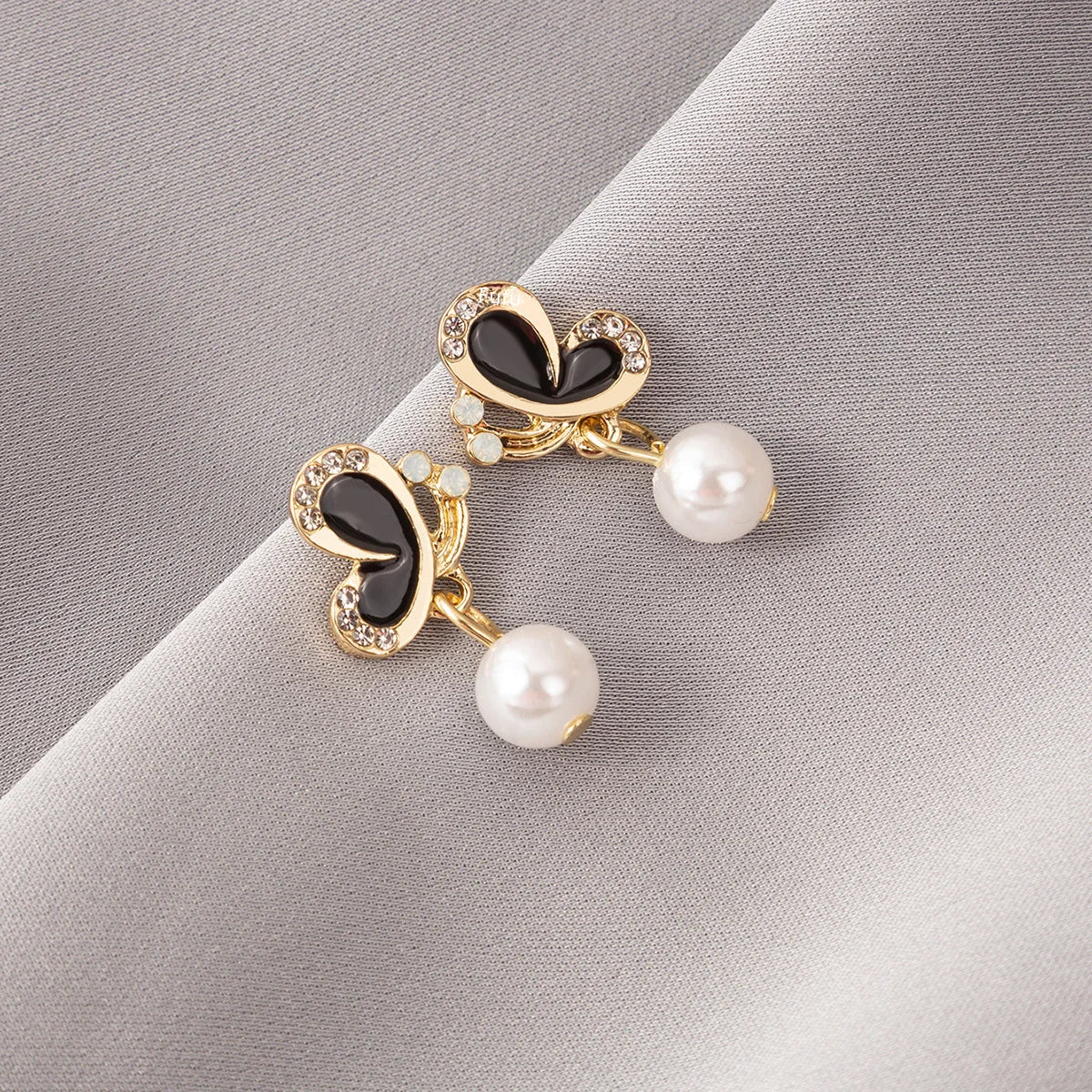 Wholesale  Creative Design Shell Pearl Earrings Light Luxury  Earrings