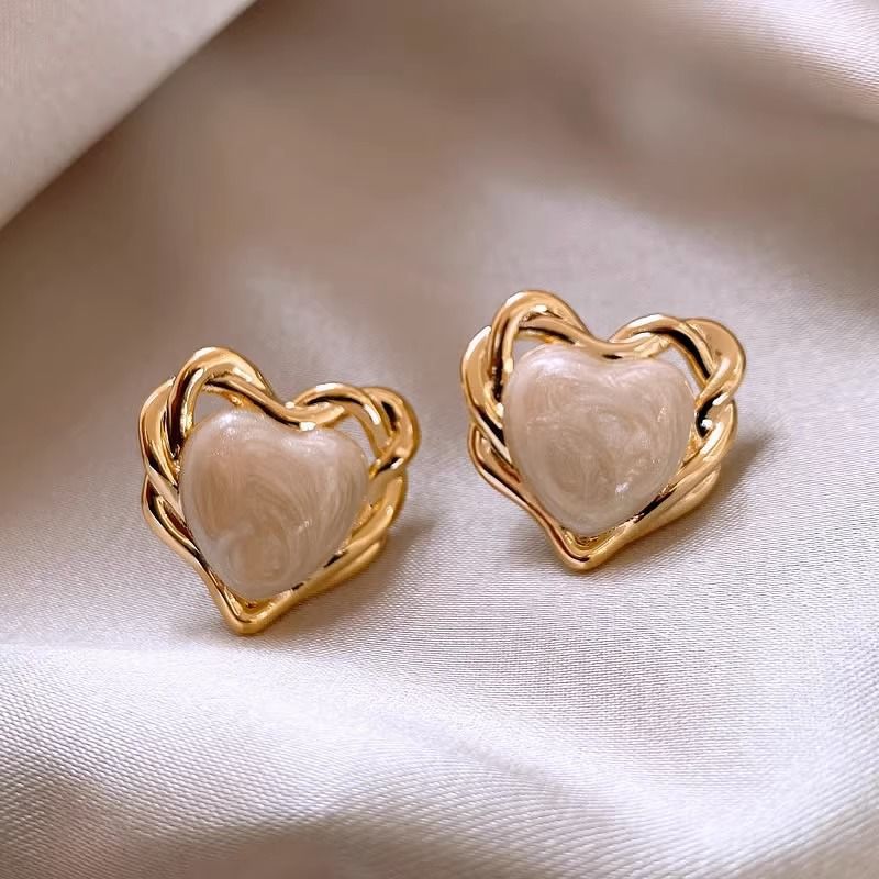 Wholesale European and American Light Luxury Shell Flower Earrings 925 Silver Needle High-grade Earrings Ins Niche Design Elegant Retro Earrings