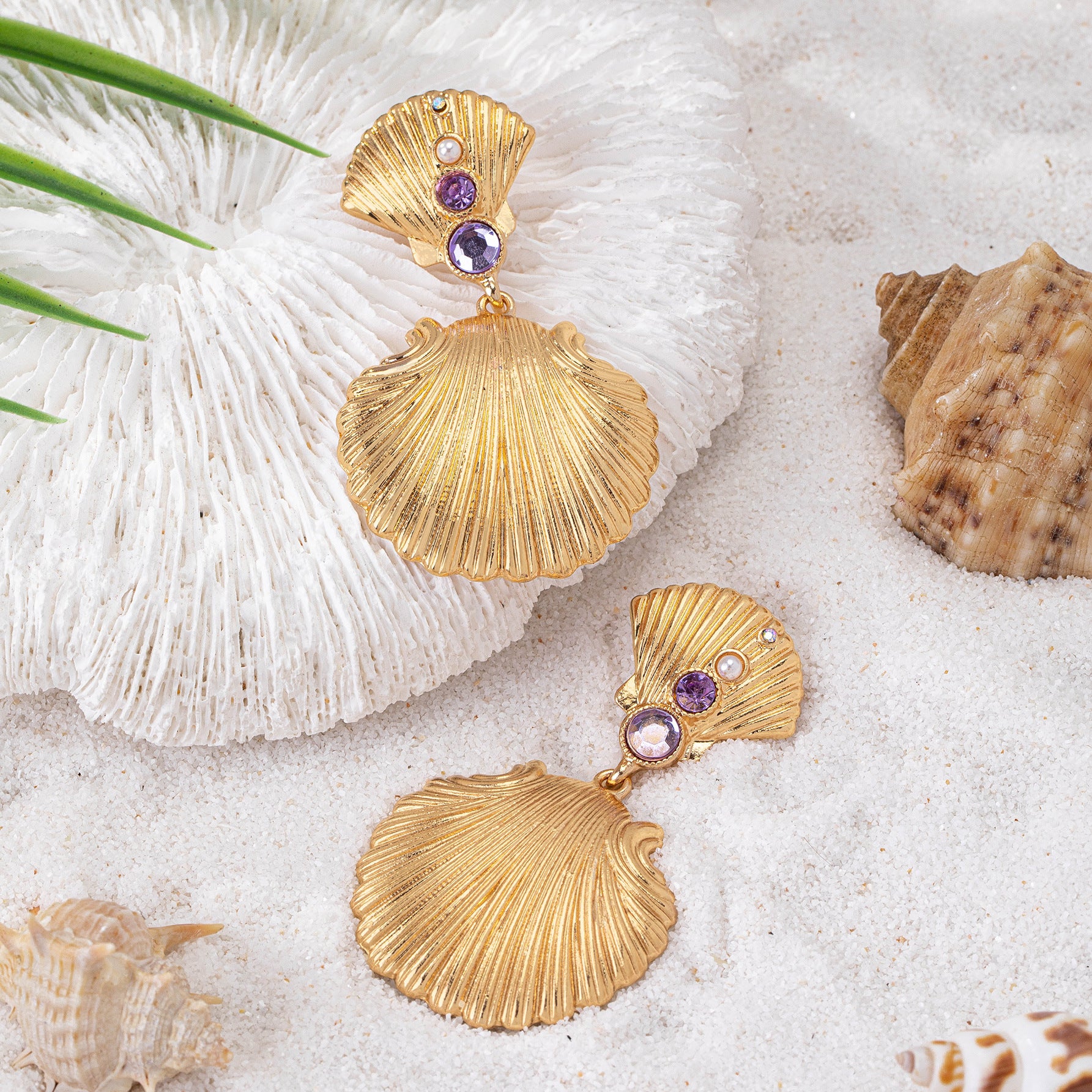 Wholesale Trendy Vacation Style Purple Pearl Shell Gold Tone Earrings Zinc Alloy Fashion Accessory For Women Boutique Resale