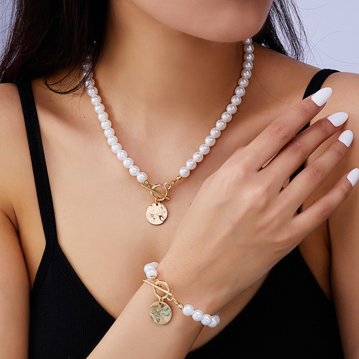 Wholesale  pearl bracelet necklace suit female light luxury love clavicle chain