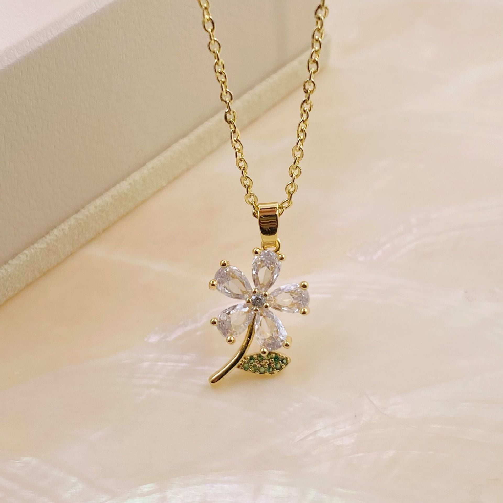 Wholesale Full Diamond Sunflower Pendant Copper Plated 18K Gold Necklace