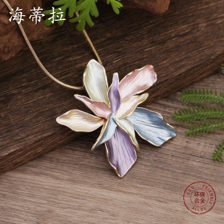 Wholesale  Five-petal Flower Alloy Pendant  Exaggerated  Flower Necklace