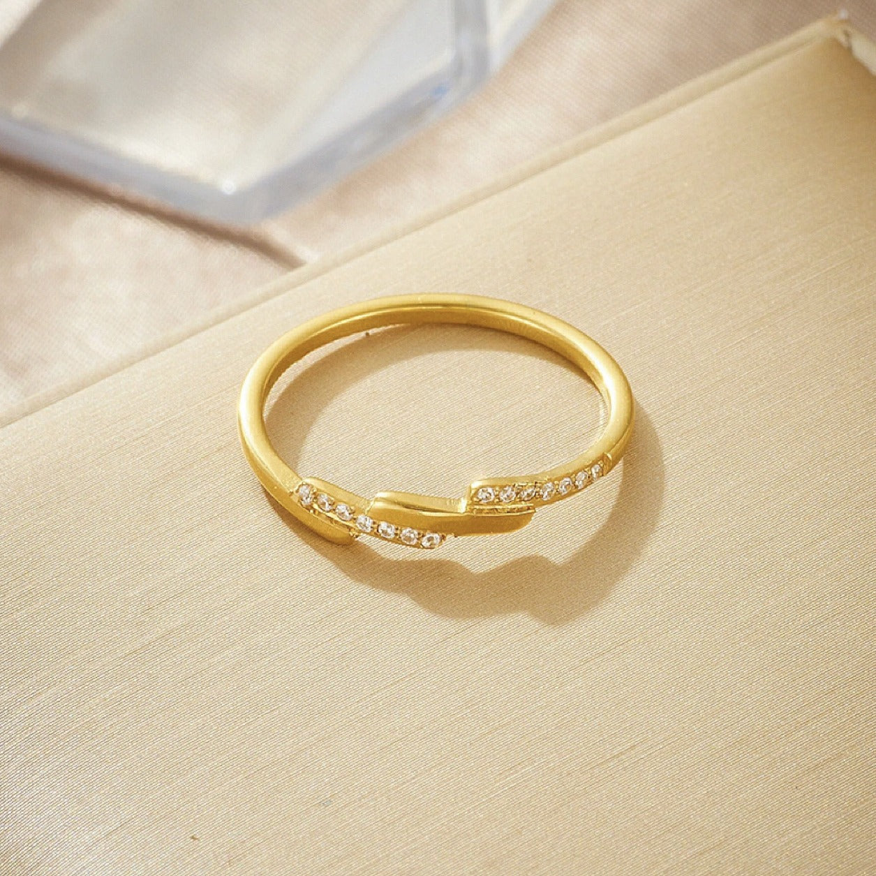 Wholesale  step-type oblique row micro diamond rose gold ring