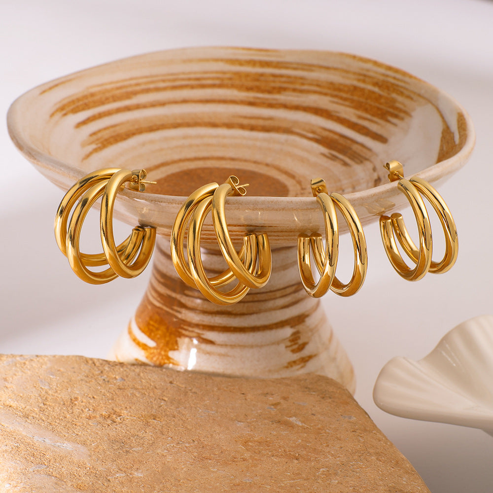 Großhandel C-formed Hohlhaken übertriebene Klaue 18K Gold Edelstahlohrringe