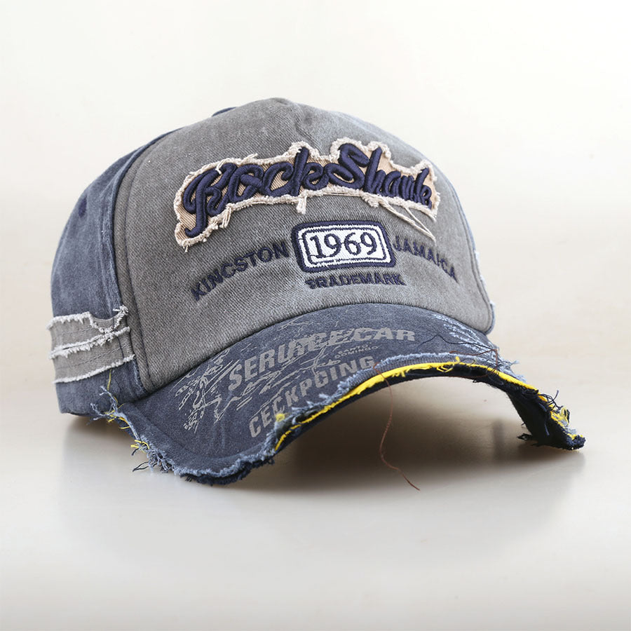 Wholesale Fashionable letter embroidered baseball cap