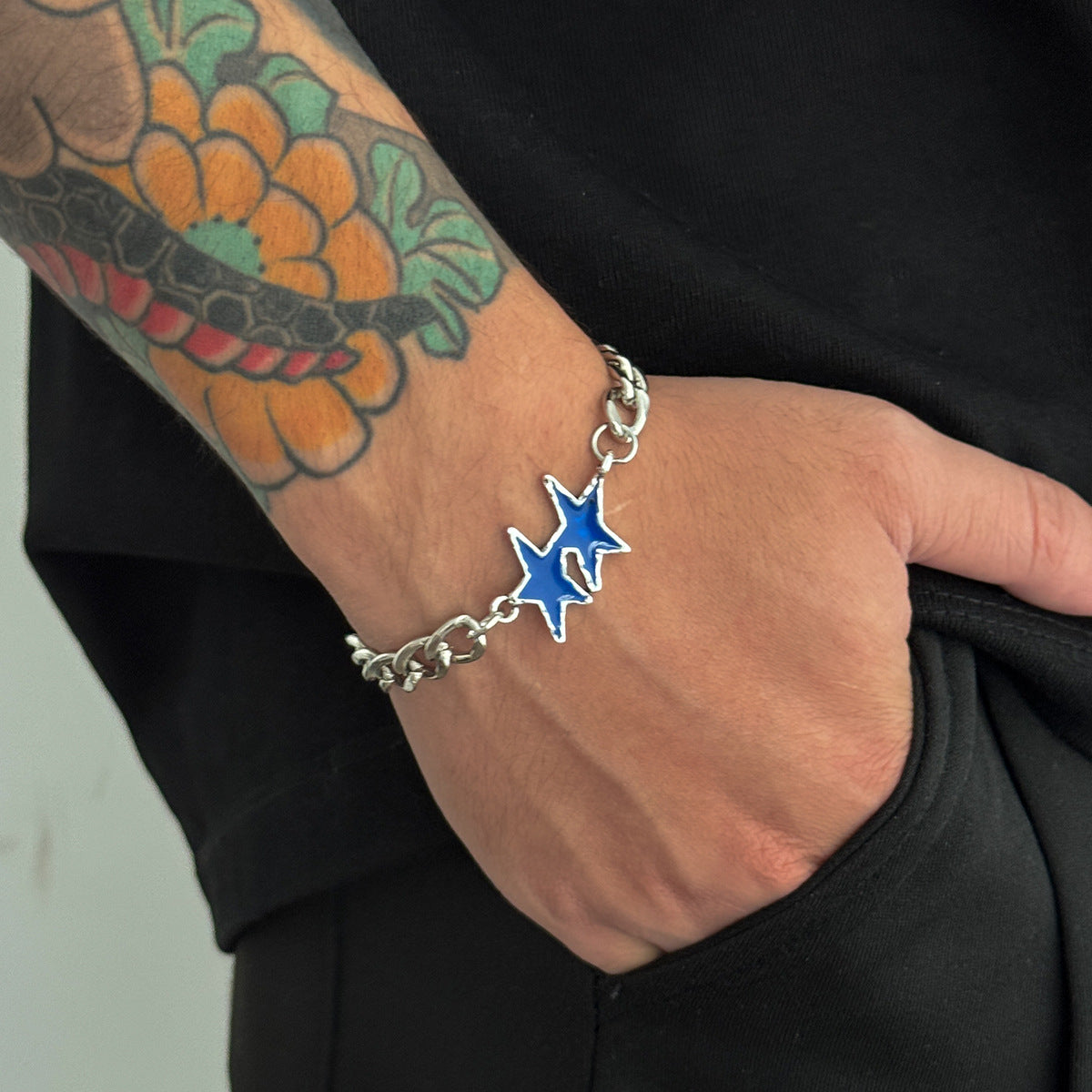 Wholesale Alloy Electroplated Cuban Chain Bracelet with Colorful Star Charm - Fashion Accessory for Men