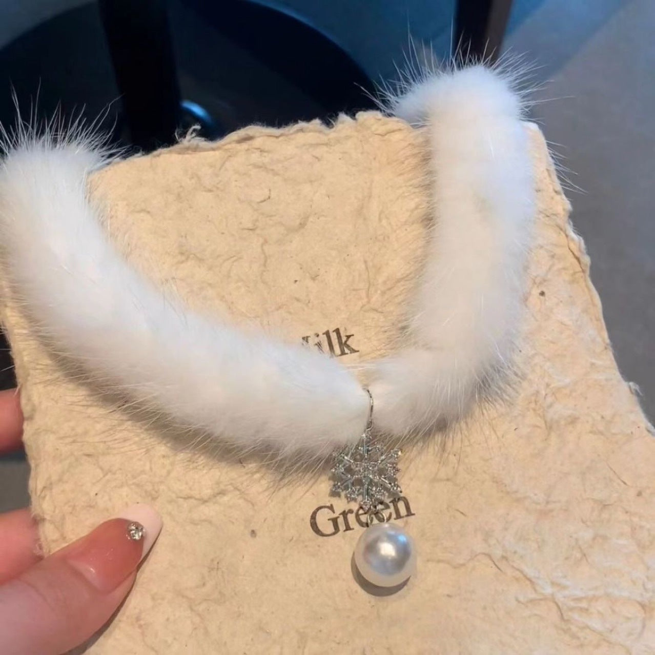 Wholesale Autumn and Winter Christmas Snowflake Mink Fur Clavicle choker necklace