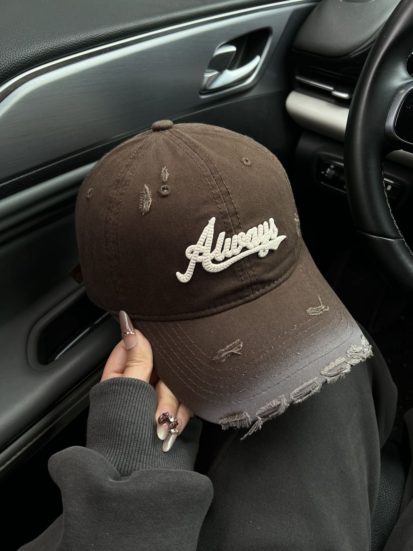 Wholesale Breaked burgundy baseball cap