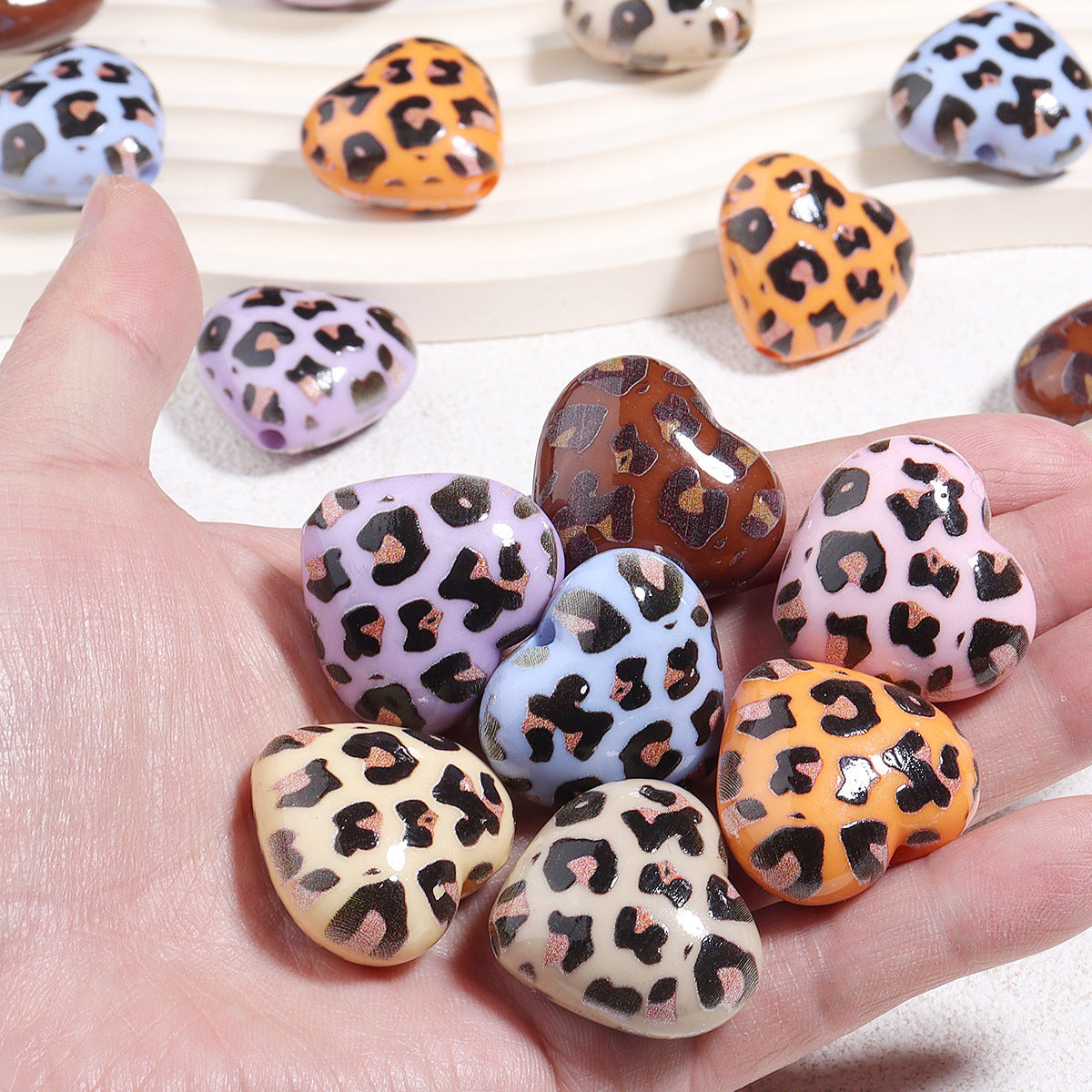 Wholesale 5pcs Acrylic Beads of colorful leopard print heart-shaped acrylic beads for DIY crafts.