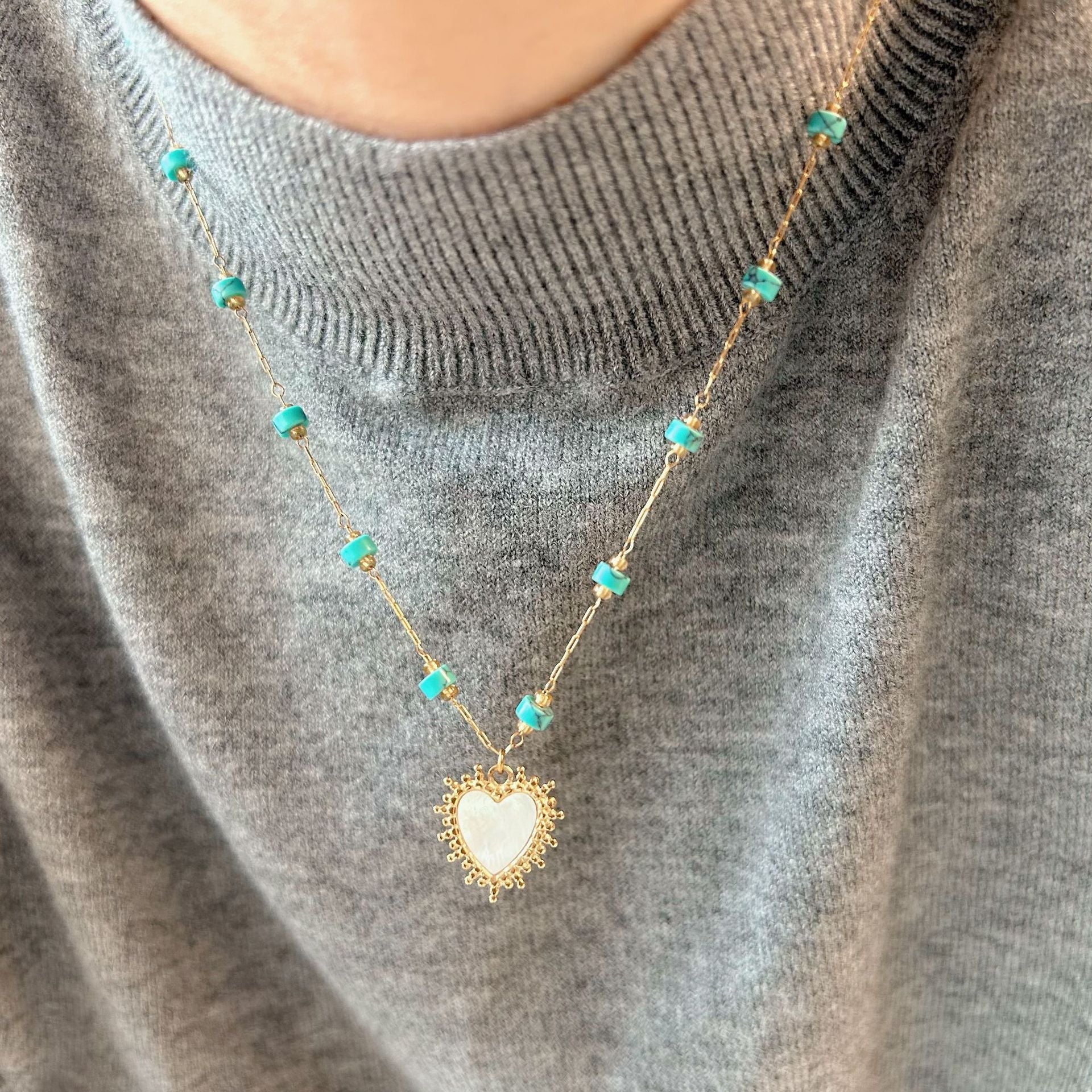 Wholesale stainless steel micro-inlaid natural stone jewelry love shell pendant necklace