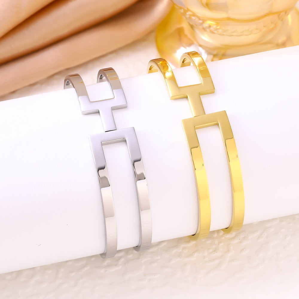 Wholesale Fashionable Simple Exaggerated Letter H Titanium Steel Bracelet Accessible Luxury