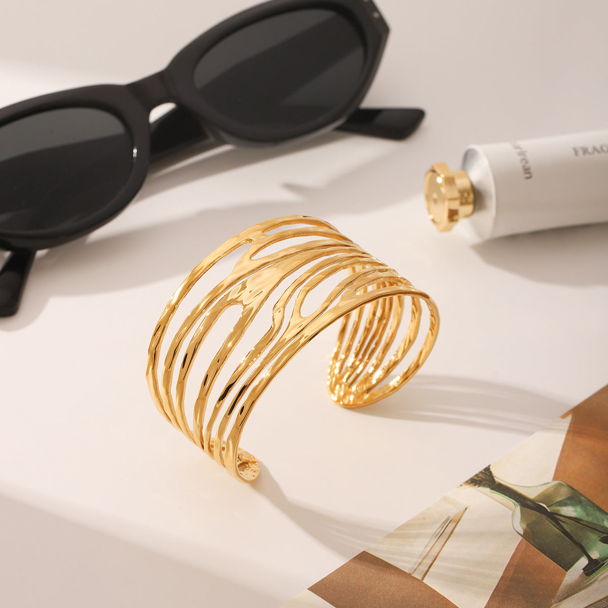 Wholesale  stainless steel 18K gold bracelet  geometric irregular linear hollow opening bracelet