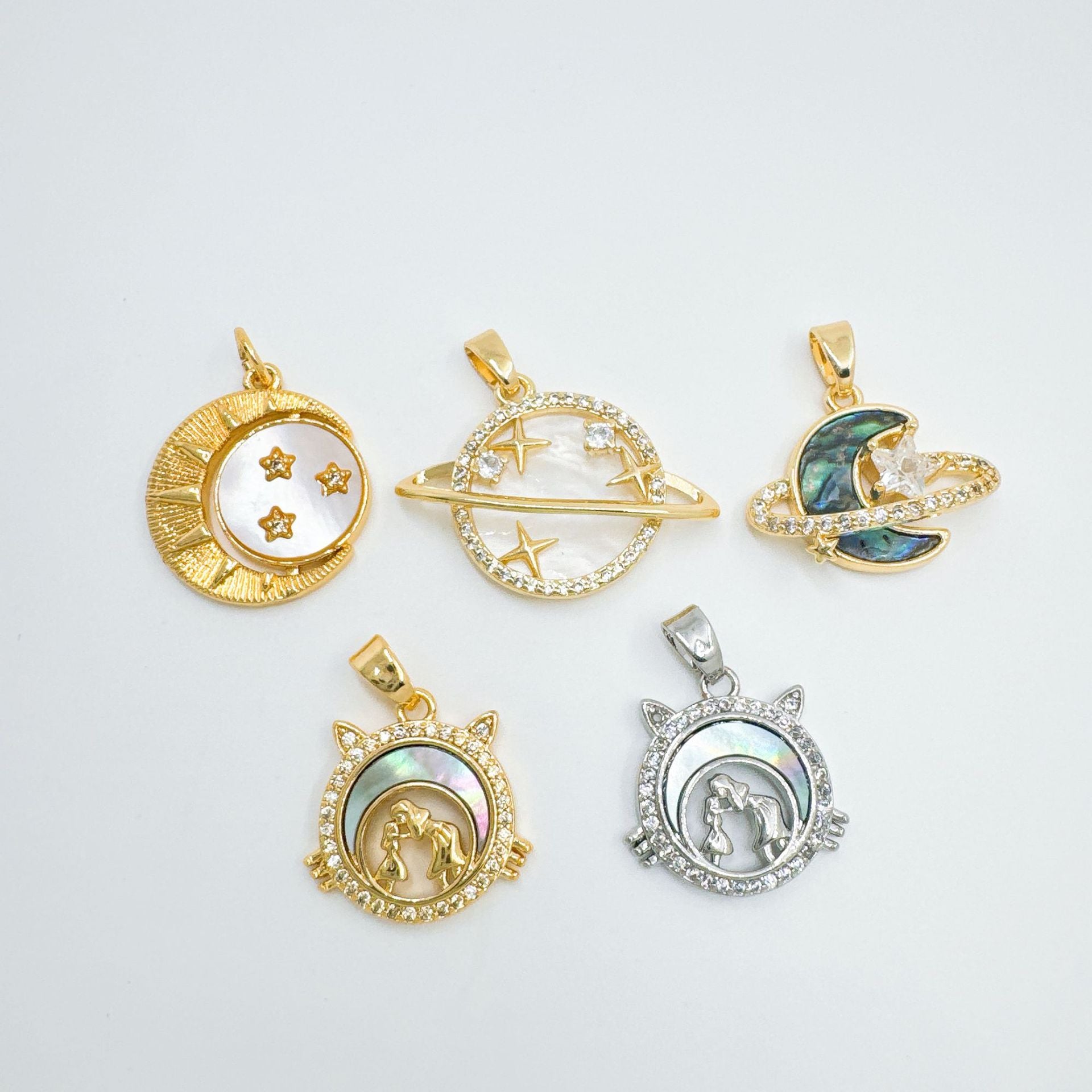 Wholesale Chic Star Saturn Pendant Necklace Copper Gold Plated Zircon Jewelry Accessory