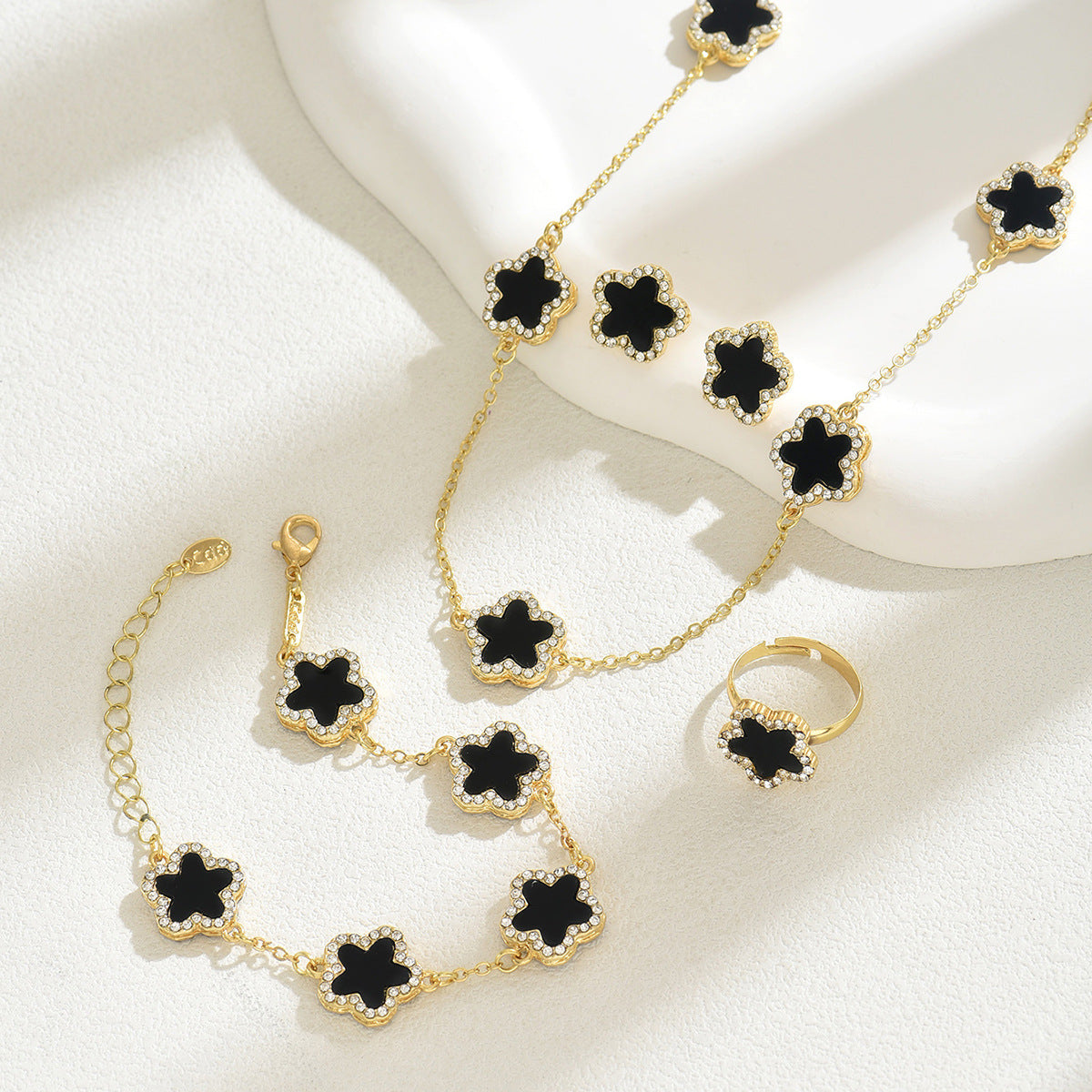 Wholesale Ladies Bracelet Jewelry suit Flower Diamond Design Necklace Earrings Ring