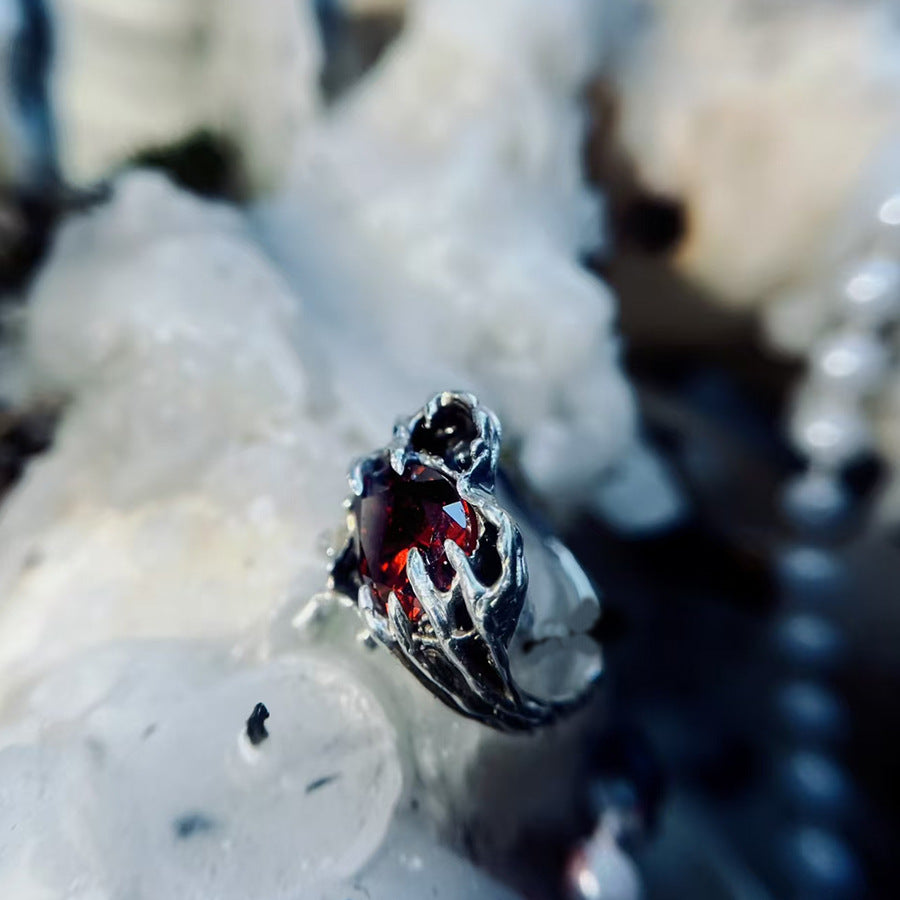 Wholesale Gothic Skull Holding Heart Open Ring Vintage Diamond Set Jewelry Accessory Gift