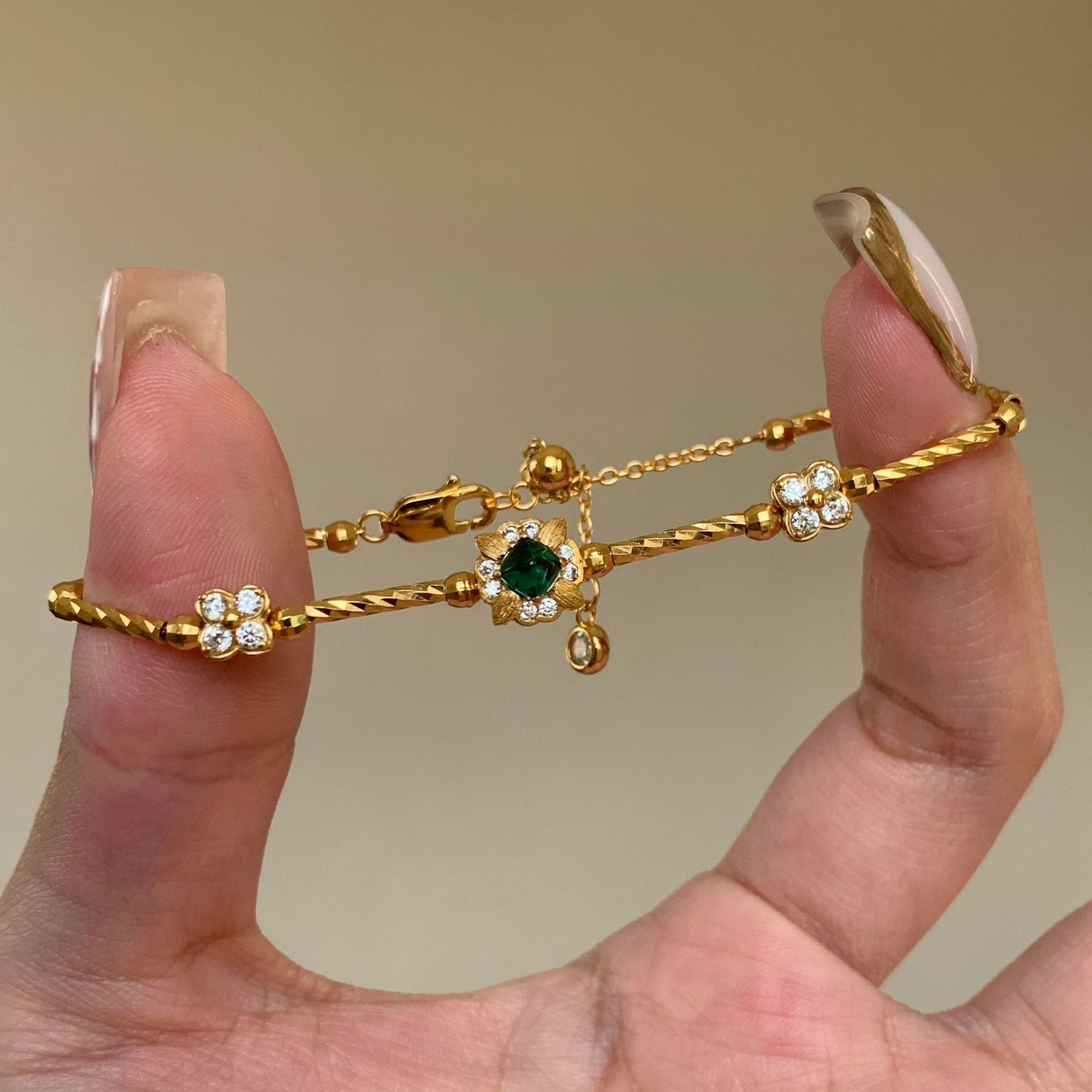 Wholesale Gold Plated Alloy Flower Bracelet,  Sparkly Green Zircon Four-Leaf Clover Design,  Jewelry Accessory for Women Everyday Wear