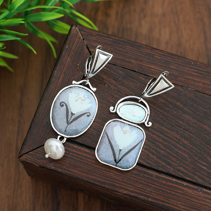 Wholesale Niche artistic enamel flower pendant,  antique silver square/ oval necklace,  natural pearl vintage collarbone design.