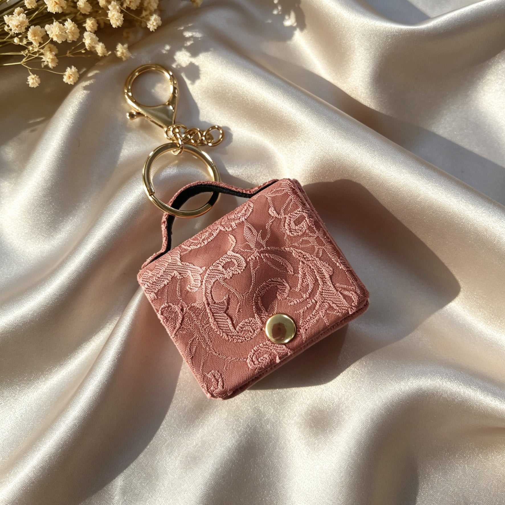 Wholesale Modern Chinese-Style Heart-Shaped Coin Purse with Jacquard Cloth - Trendy Pendant Bag Charm