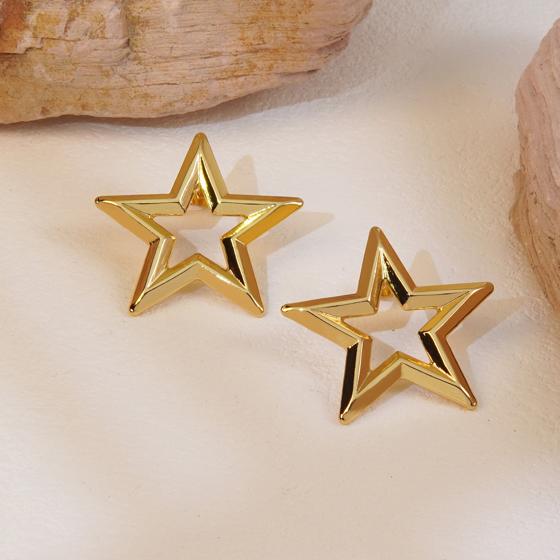 Wholesale  hollow stars  earrings stainless steel smooth five-pointed star earrings