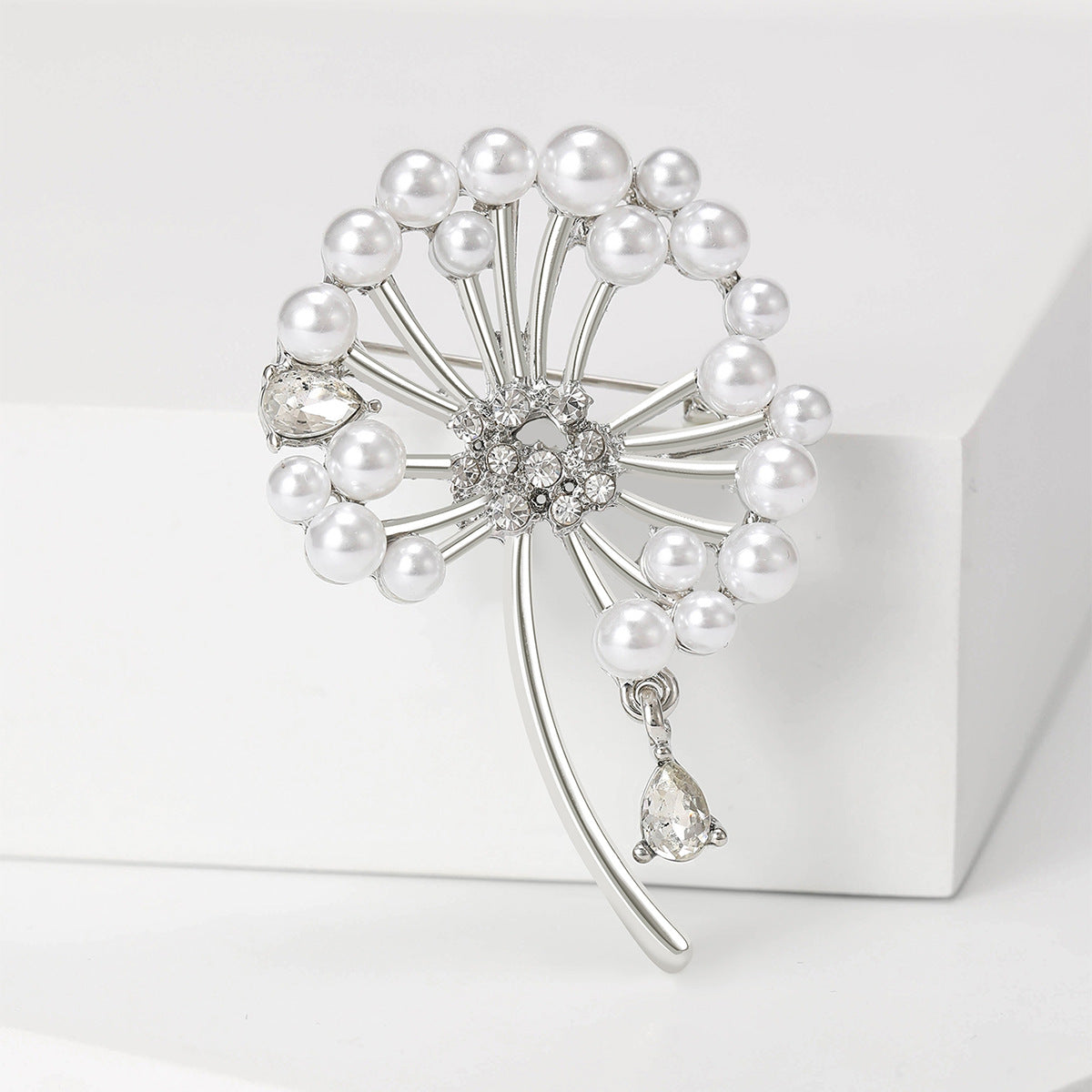 Wholesale Chic Dandelion Pearl Flower Brooch Alloy Pin For Women Casual Shawl Clasp Fashion Accessory