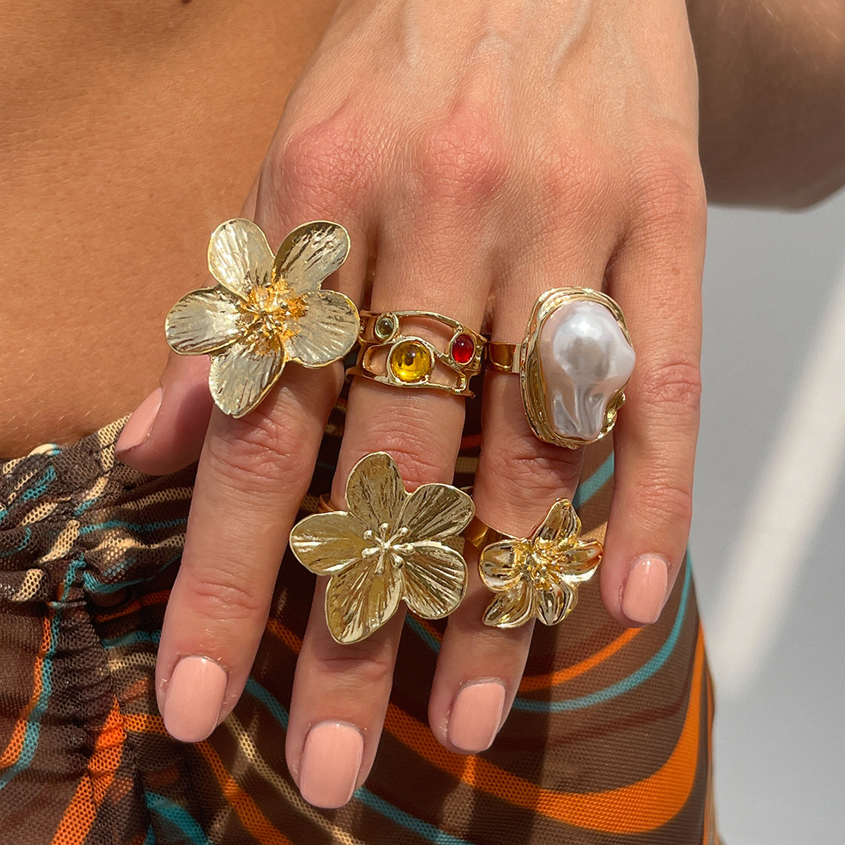 Wholesale Exaggerated Baroque Vintage Imitation Pearl Flower Ring Fashion Jewelry Accessory