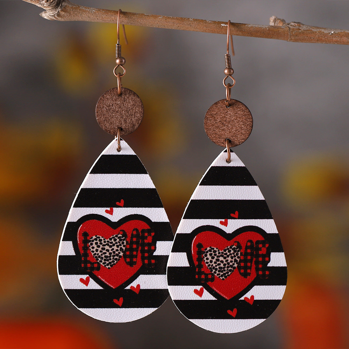 Wholesale Valentine' s Day Leather Heart Earrings