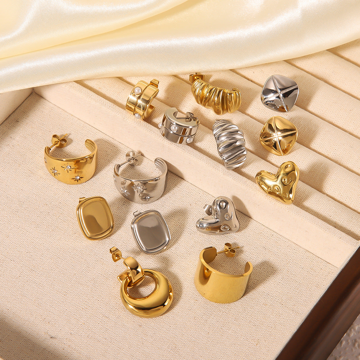 Boucles d'oreilles creuses en forme de C en gros de 18 km boucles d'oreilles géométriques rétro