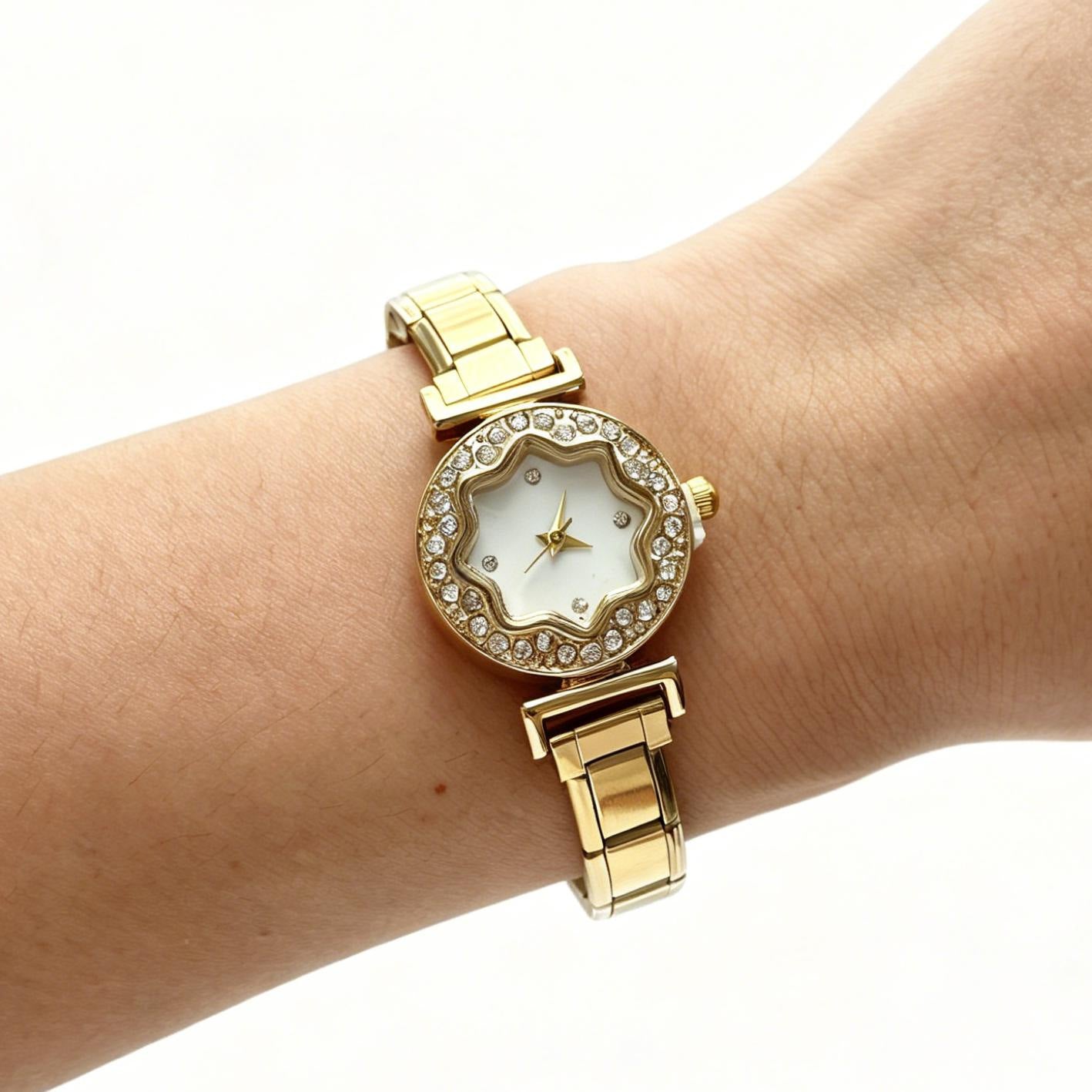 Wholesale Stainless Steel Modular Detachable Women' s Watch,  Flower Diamond Dial Quartz,  Fashion Accessory for Everyday Wear and Boutique Resale