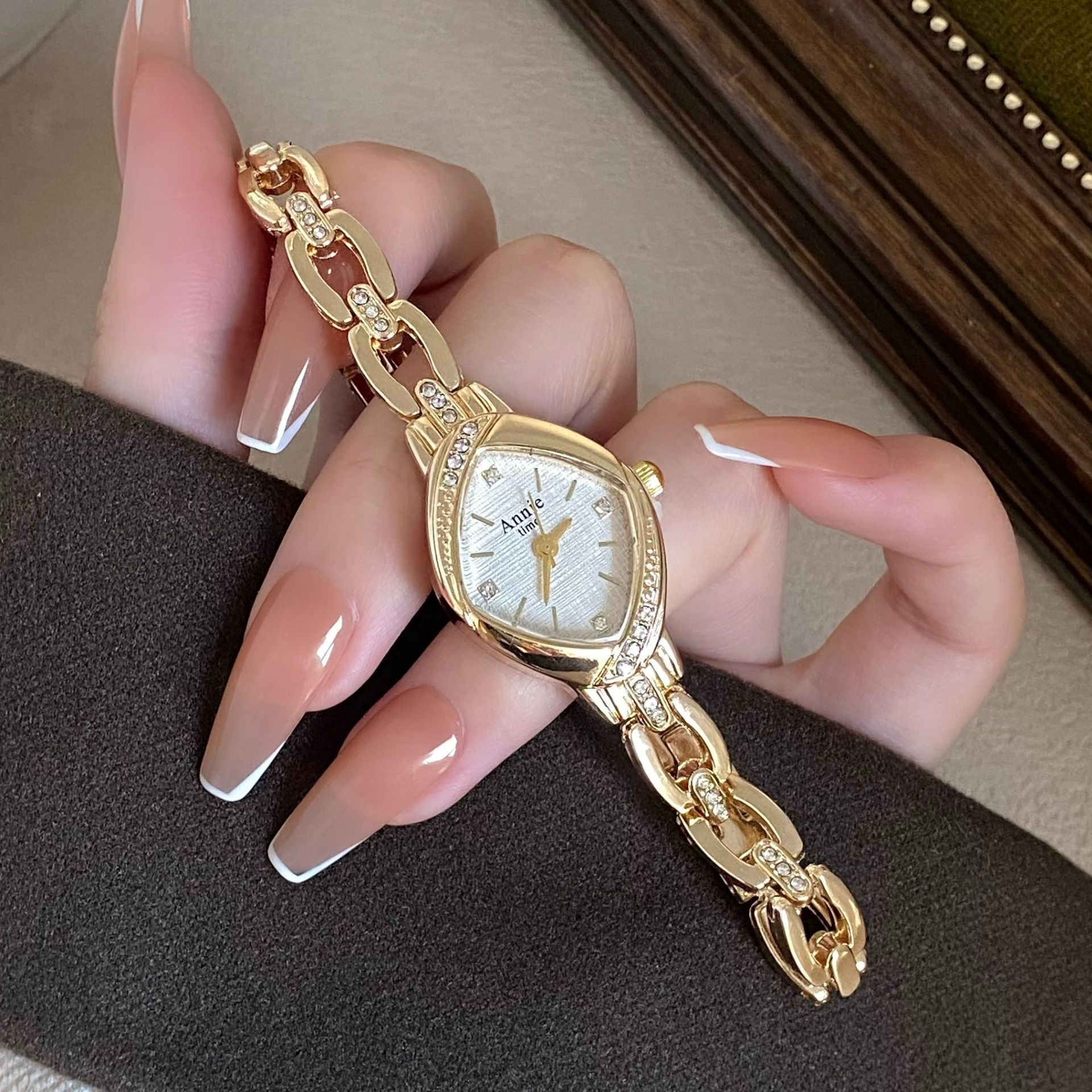 Wholesale Women S Vintage Rhombus Quartz Bracelet Watch Stylish Jewelry Accessory Everyday Gift And Boutique Resale