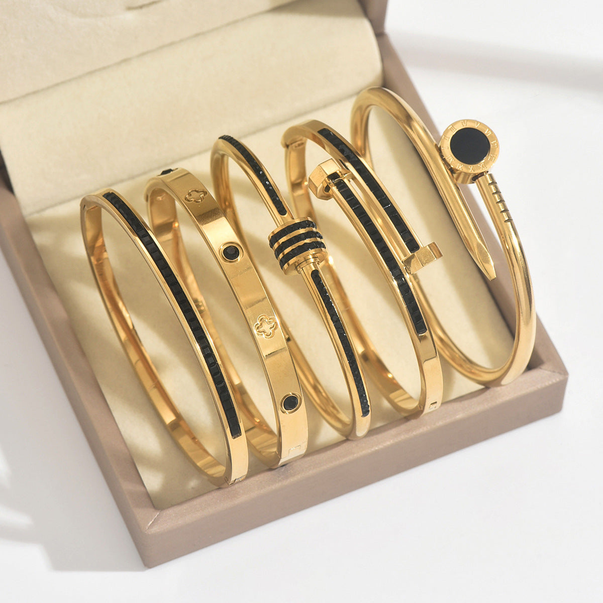 Wholesale Country Style Gold Plated Titanium Steel Bracelet Everyday Wear