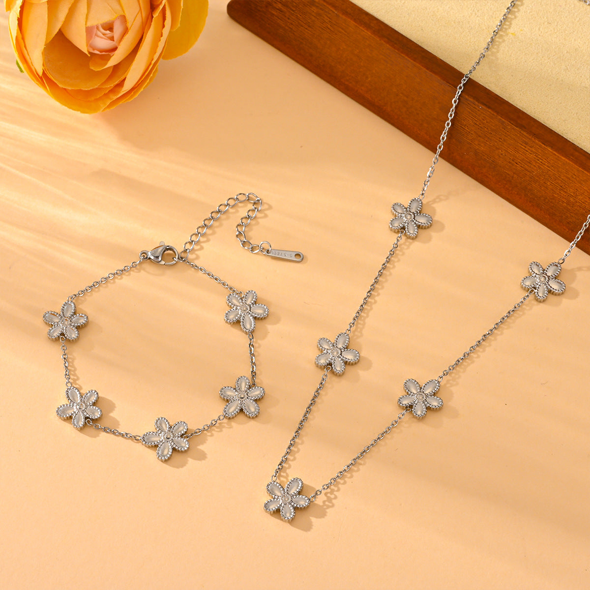 Wholesale Lovely  Design Stainless Steel Bracelet and Necklace Set Fashion Accessory