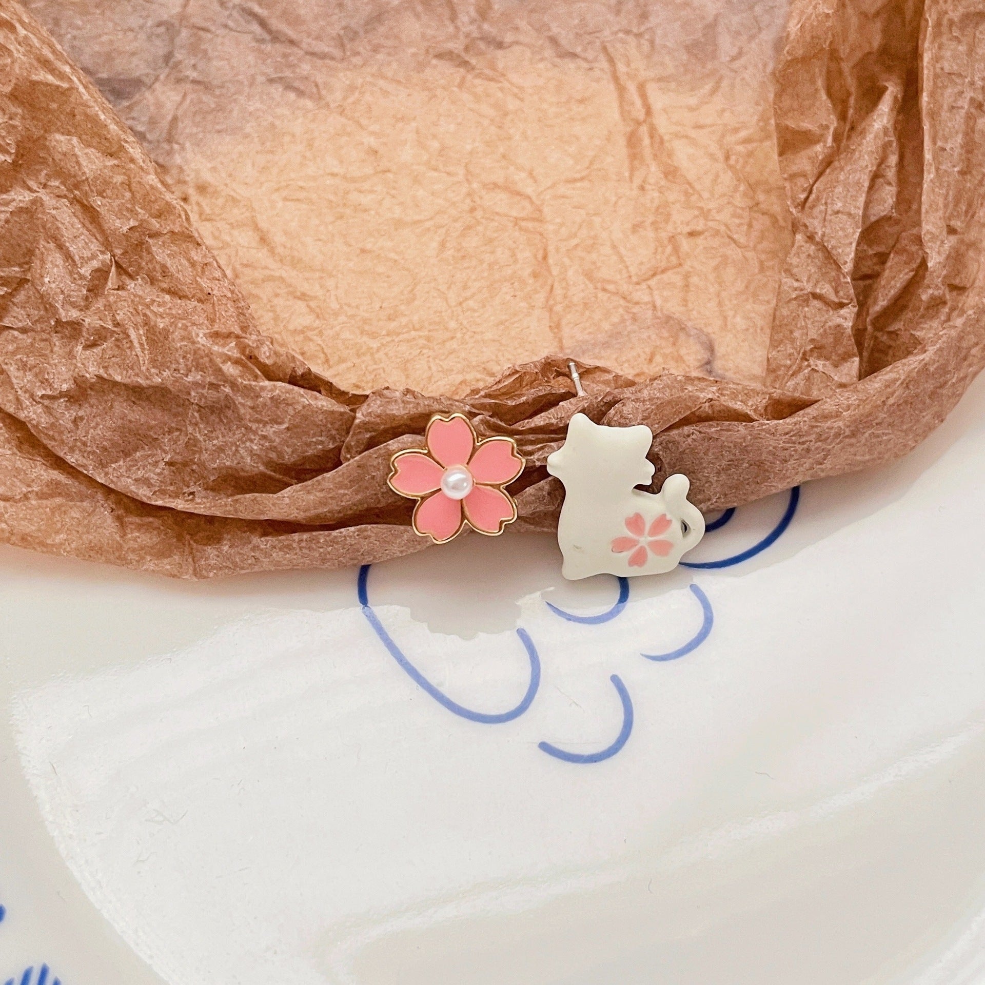 Wholesale Cute Cat Flower Asymmetric Earrings Korean Style Everyday Wear Women' s Jewelry Gift