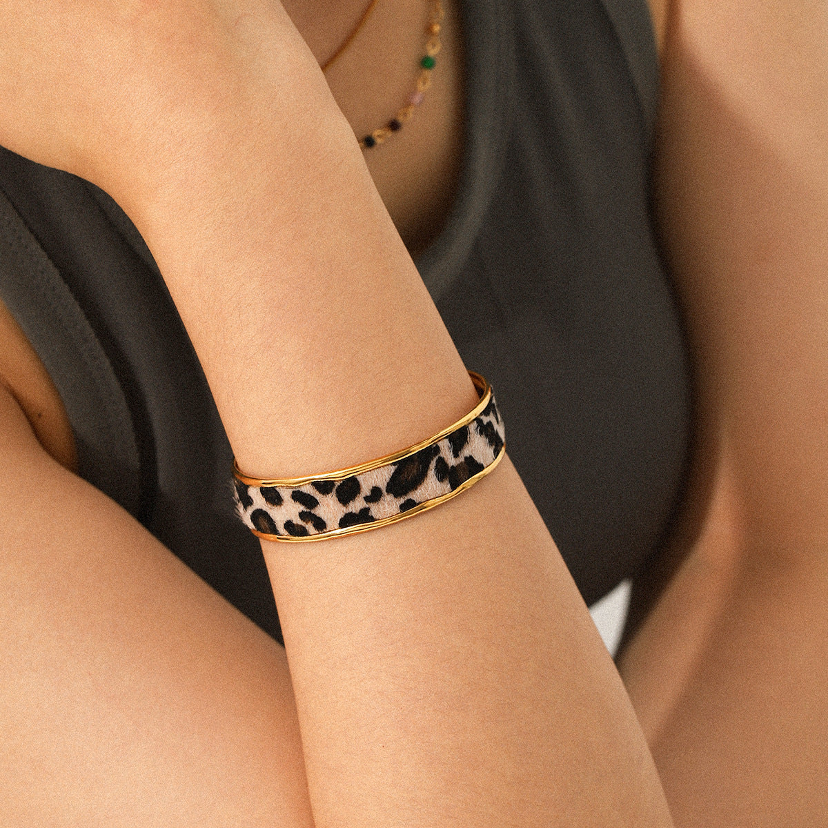Wholesale Retro Leopard Print Open Bangle Gold Tone Iron Electroplated Women S Stylish Fashion Accessory Gift