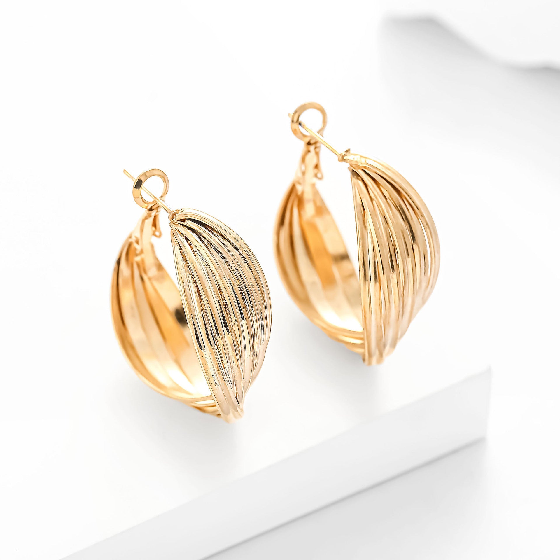 Wholesale Twist Earrings Gold C Shape Earrings