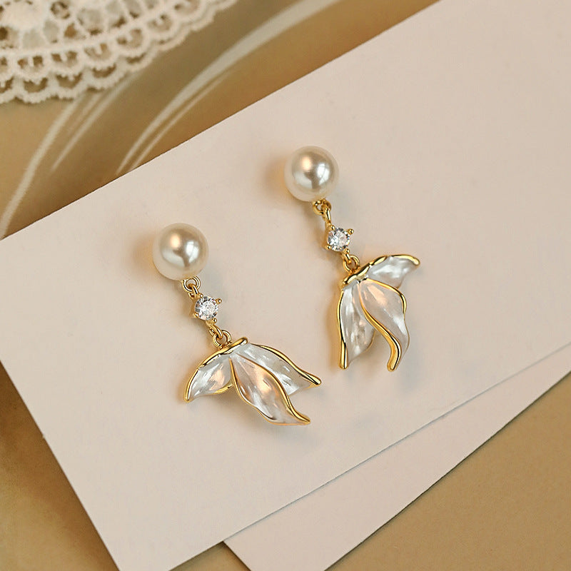 Wholesale Modern Faux Pearl Fishtail Earrings Jewelry Accessory Gift for Women